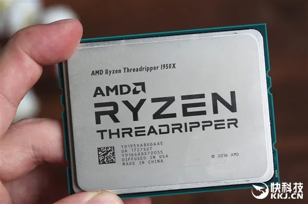 AMD Ryzen ThreadRipper开箱图赏：12核、16核大开眼界