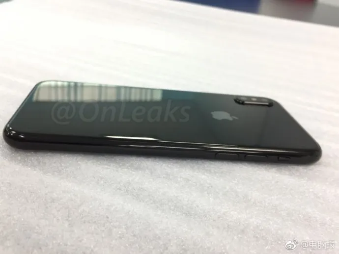 iPhone 8真机爆光：全面屏+纵向排列摄像头！