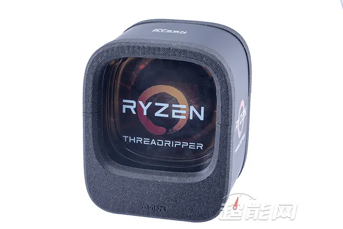 直播：线程撕裂者杀到！AMD Ryzen TR 1920X开箱