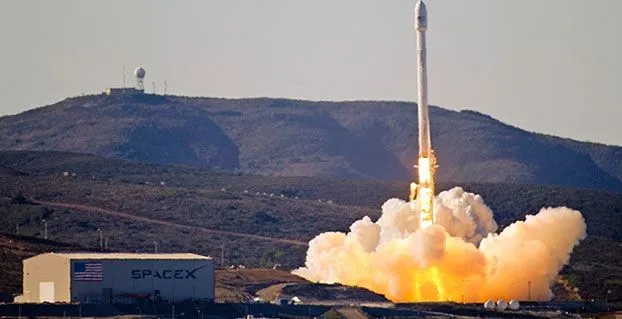 马斯克证实：SpaceX明年将进行载人航天发射
