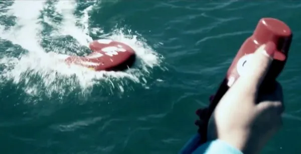 “自行驱动”的救生浮标能够迅速抵达游泳者溺水地点