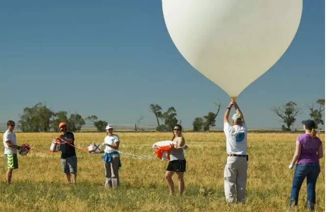 NASA在日食期间通过气球上将细菌送入平流层