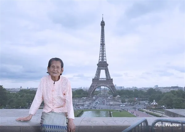泰国男子P图带85岁老母亲“环游世界” 看完泪奔