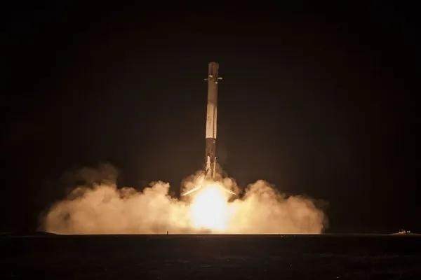 SpaceX分享猎鹰9号回收任务特写照