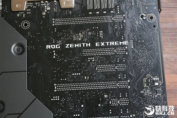 最强X399主板！华硕ROG Zenith Extreme开箱图赏