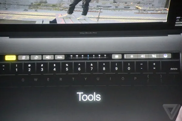 新MacBook Pro加入指纹识别:全新触控板功能强大