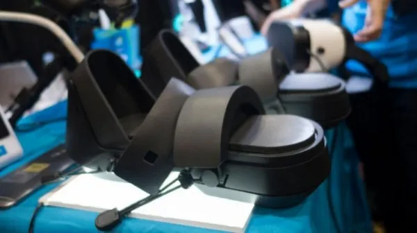 全方位的沉浸体验：这双VR鞋让你能在虚拟世界漫步