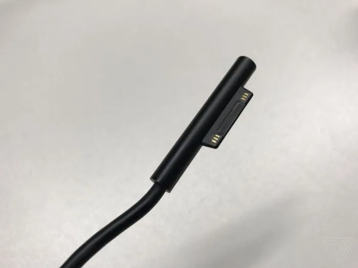 这可能是微软未来的USB-C Surface连接器