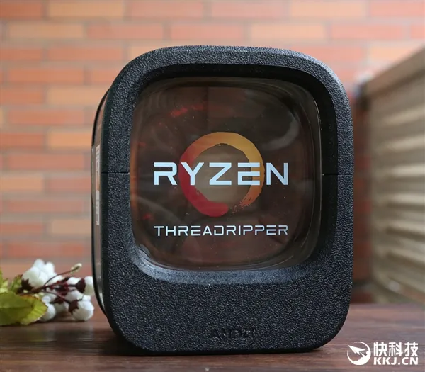 AMD Ryzen ThreadRipper开箱图赏：12核、16核大开眼界