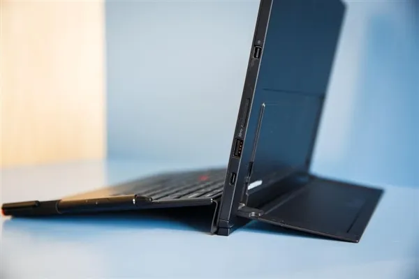 苏婆劲敌！联想2代ThinkPad X1平板图赏：2K屏/手写笔