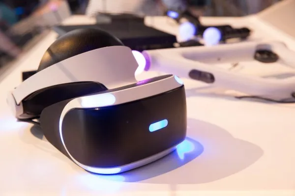 2016年15大重磅科技新闻：Theranos官司缠身 VR疯狂抢头条