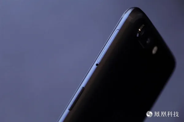 一加5“撞脸”iPhone 7 Plus？刘作虎伤心了