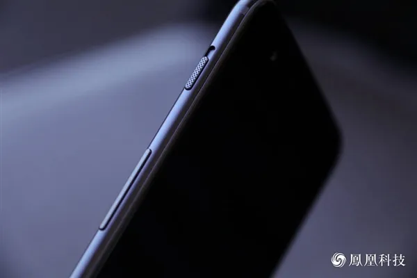 一加5“撞脸”iPhone 7 Plus？刘作虎伤心了