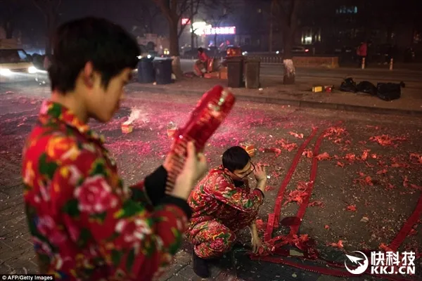 一年最肆意！全球庆猴年实拍：绚烂红火