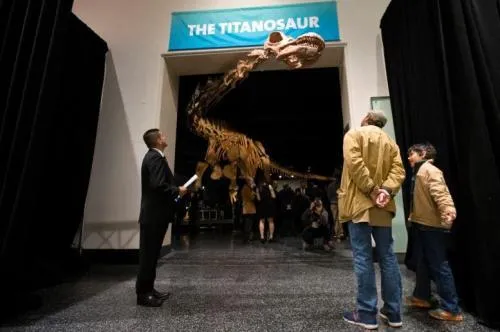“最巨型”恐龙长啥样：身长堪比波音客机 只吃素食