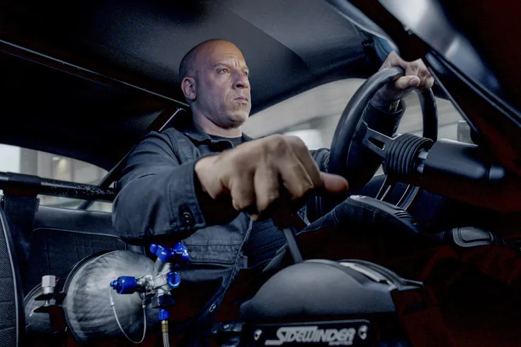 《速度与激情8》里的纽约撞车戏怎么拍出来的？
