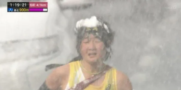 日本女子暴雪中跑接力比赛：画面让人心疼