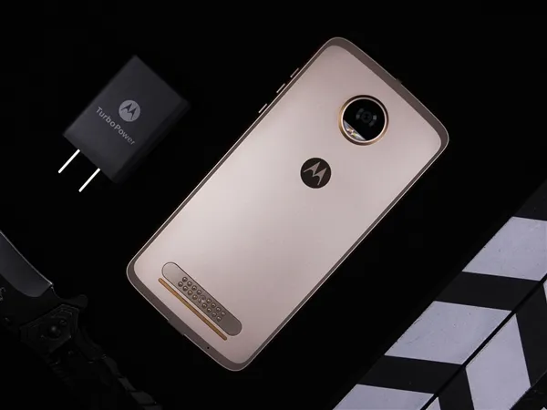 Moto Z2 Play图赏：模块化设计/5.99mm超薄