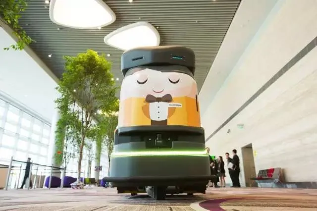 人脸识别值机、自动托运行李、清洁机器人…这些黑科技正在机场应用