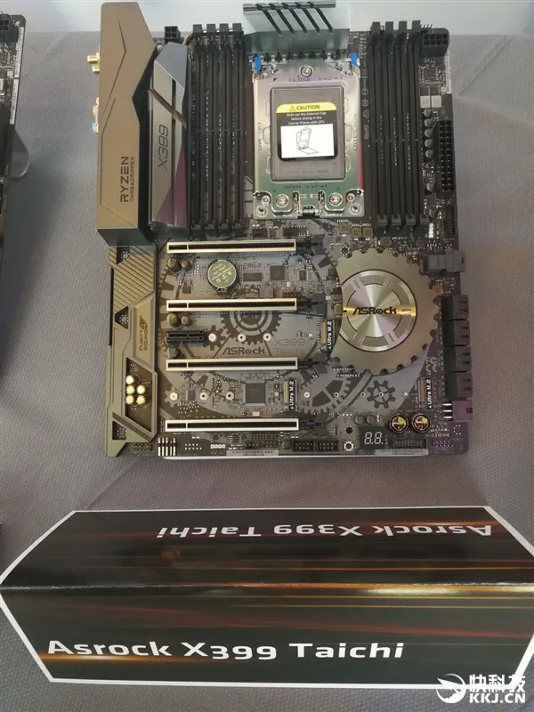 史上最奇葩插座！AMD X399主板大军来袭