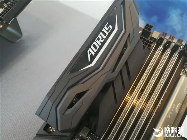 史上最奇葩插座！AMD X399主板大军来袭