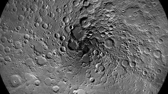 月球表面遭太空陨石撞击频繁 每8万年换个面貌