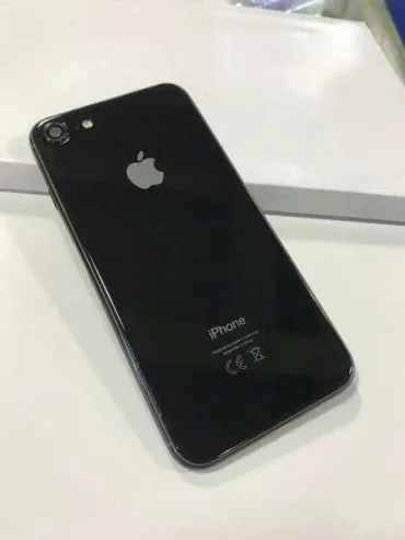 玻璃背面新机模型曝光 iPhone新机竟然长这样