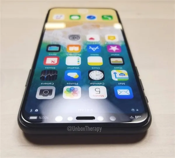 差距惊人！iPhone 8/Note 8定妆照对比：你更喜欢谁？