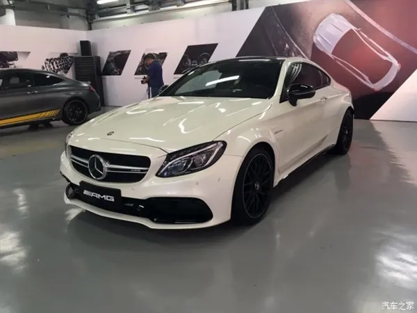 新AMG C 63 Coupe上市 102万起