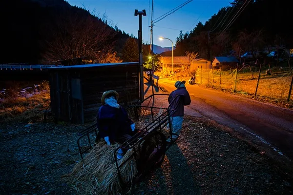 日本一村庄稻草人数量超活人10倍 超恐怖