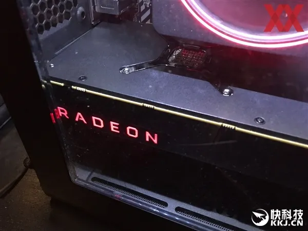 AMD RX Vega显卡背面首曝：背板加持