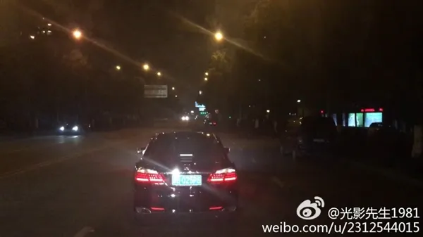 六小龄童遭路怒别车 网友：没亮金箍棒算他命大