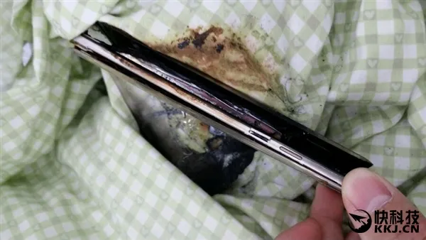 三星Note 7国行第七次爆炸！实在太惨烈