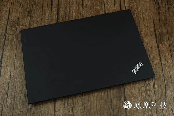 ThinkPad X1 Carbon 2017体验：经典与创新的碰撞