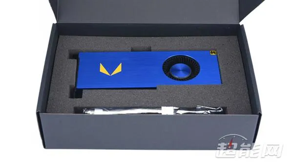 A饭最强信仰！Radeon Vega Frontier显卡图赏