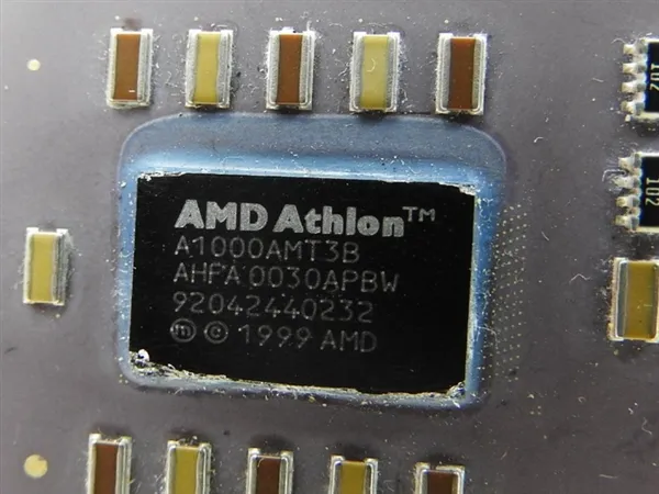 AMD巅峰！还记得雷鸟核心Athlon 1GHz吗？