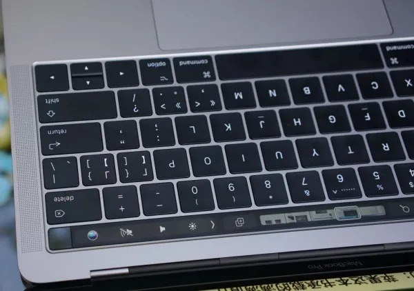 新款MacBook Pro评测：Touch Bar真的能提高效率