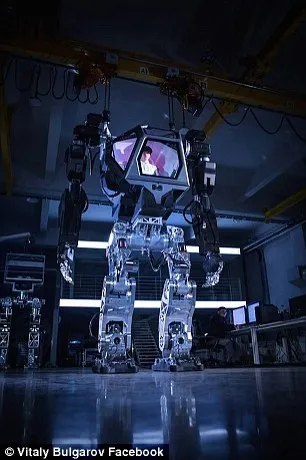 工程师在胸腔座舱内操控！巨型机器人成真