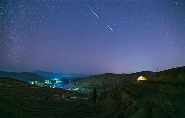 不敢相信！雾霾之上的流星雨竟如此美丽