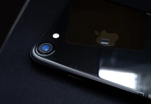 高清大图：iPhone 7亮黑版裸奔两周后…