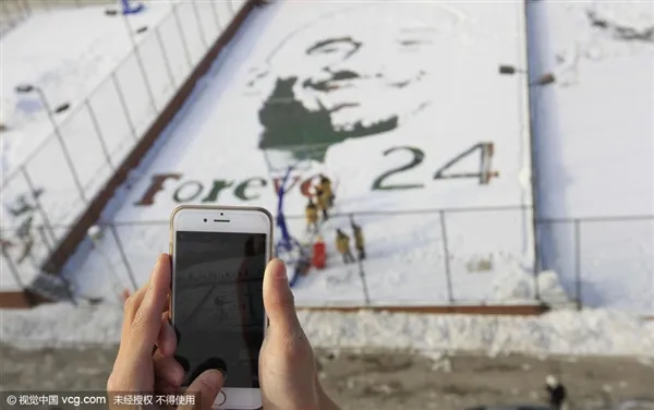 看哭！吉林大学生雪地作画致敬科比：惟妙惟肖