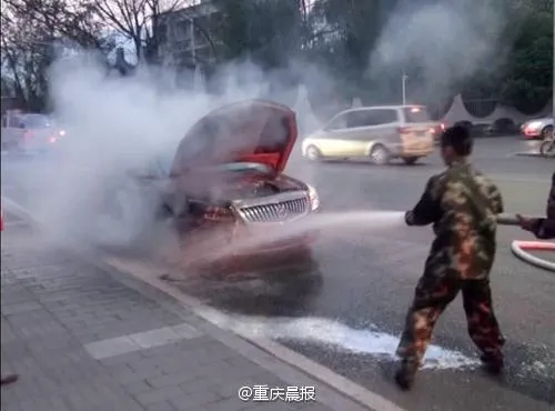 史上最幸运车主：别克自燃巧遇消防车路过