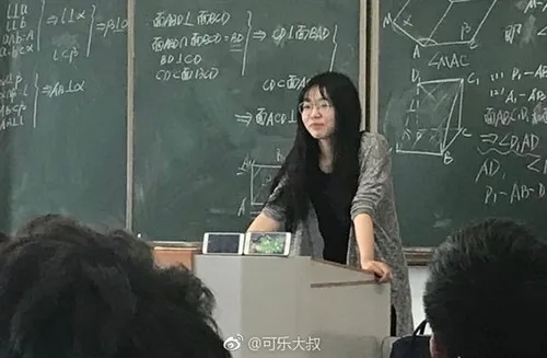 学生玩王者荣耀 女老师一招让他绝望了