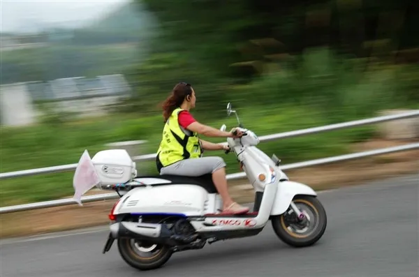 电瓶车封杀松绑 多地试点分道行驶