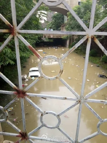 武汉后：南京一夜暴雨 大水围城地铁站灌水