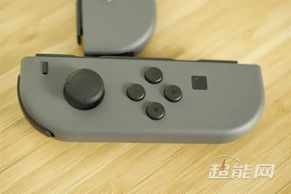 地表最强掌机？任天堂Switch开箱 黑边感人