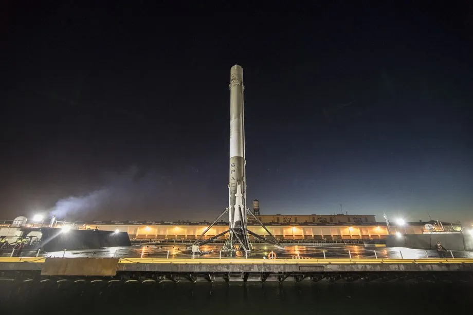 SpaceX会晤FCC高官 马斯克想要建“太空互联网”
