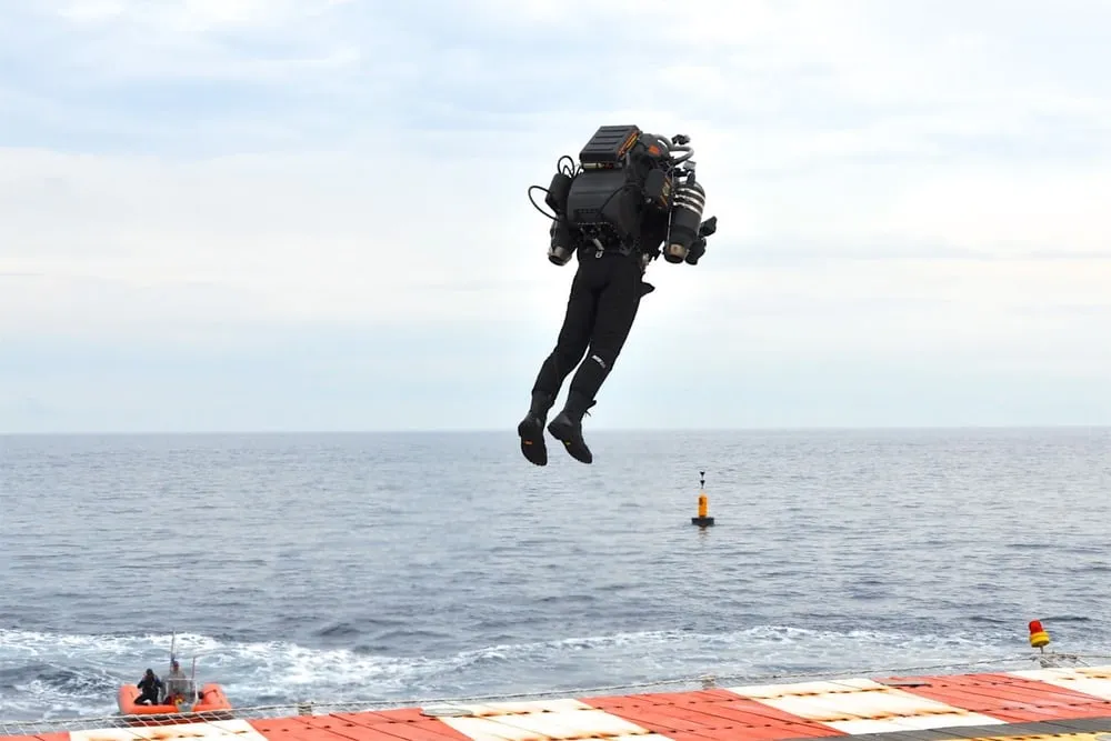 喷气飞行背包不能商业化？JetPack已经招募了第一位“民间”飞行员