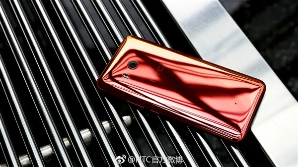 4999！HTC U11火炽红图赏：你的美无法形容