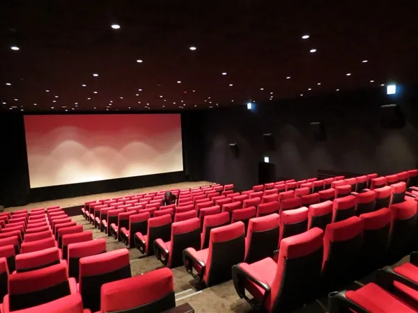 为啥电影院的座椅都是红色？神奇原因揭晓
